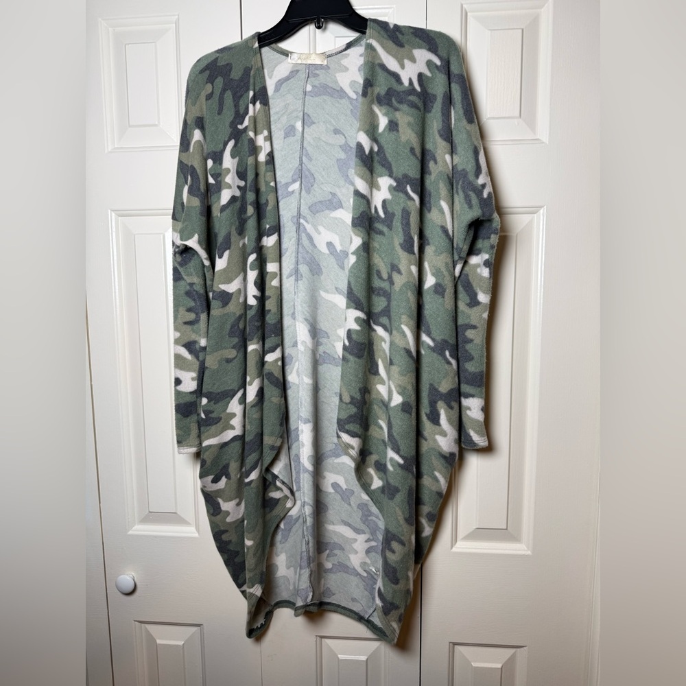 Eldridge Women’s Camouflage Open Front Cardigan